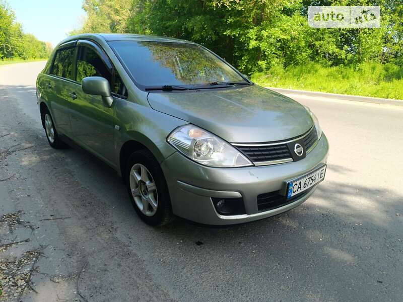 2007 nissan tiida
