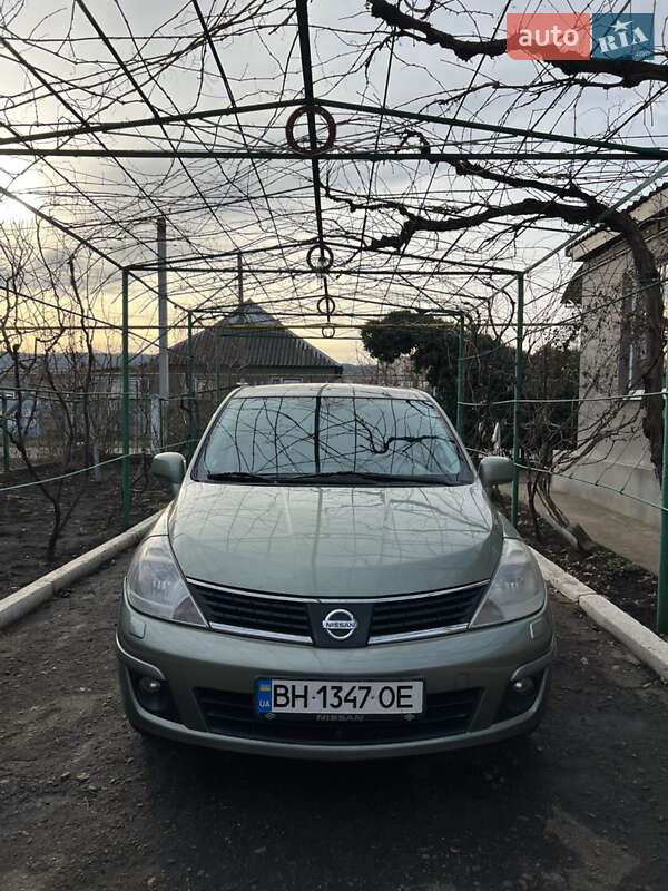 2008 nissan tiida