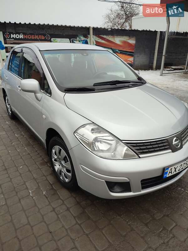 2008 nissan tiida