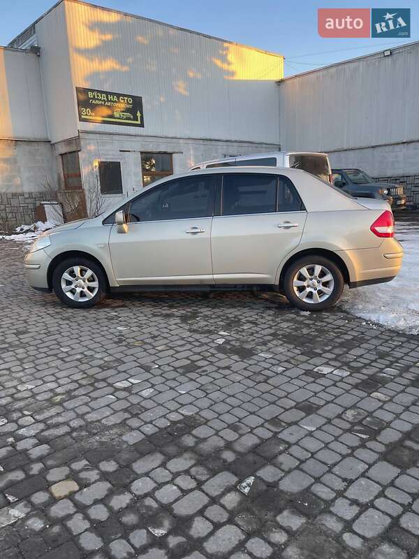 2008 nissan tiida