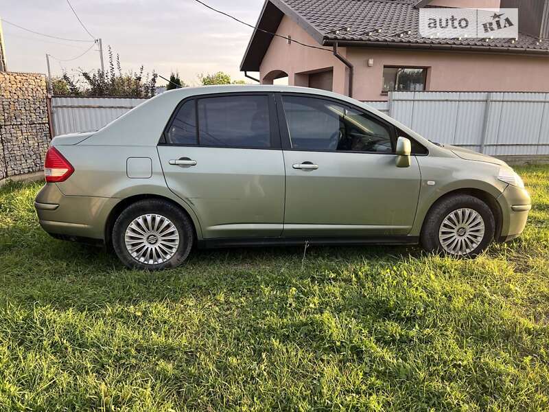 2008 nissan tiida