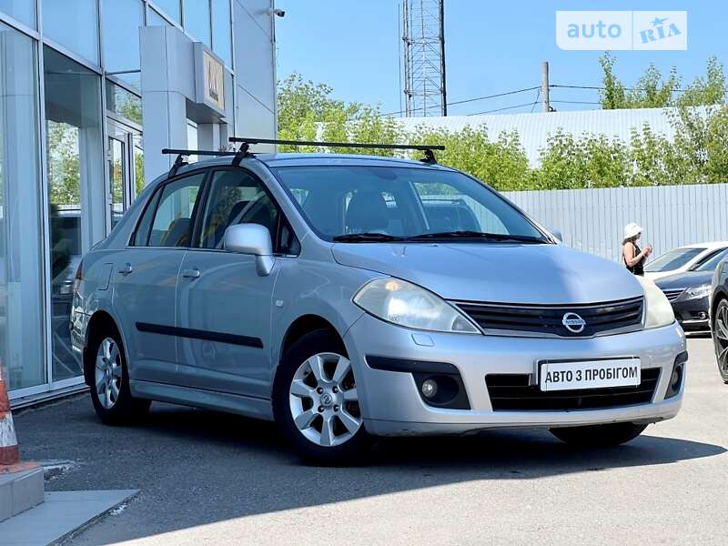 2010 nissan tiida
