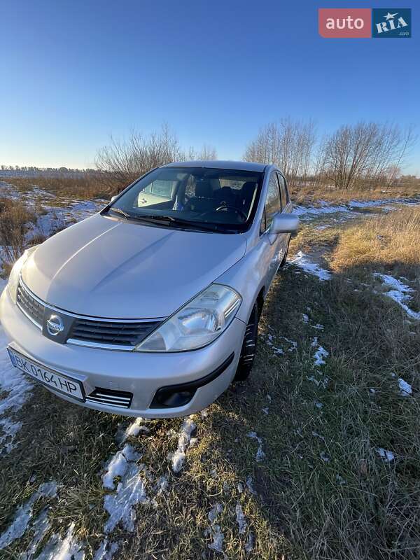 2008 nissan tiida