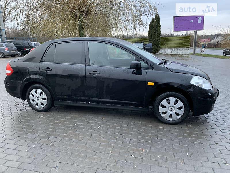 2009 nissan versa