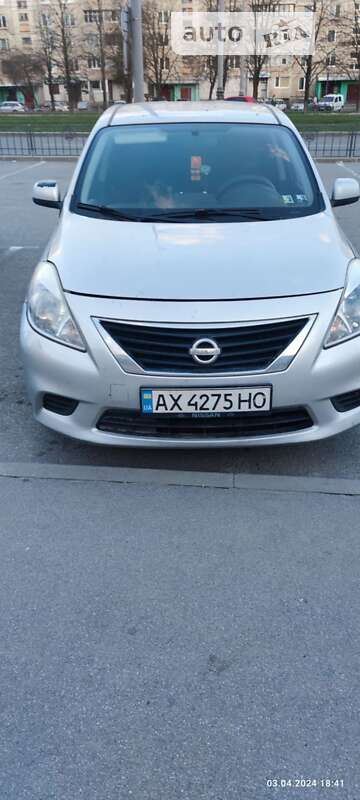 2013 nissan versa