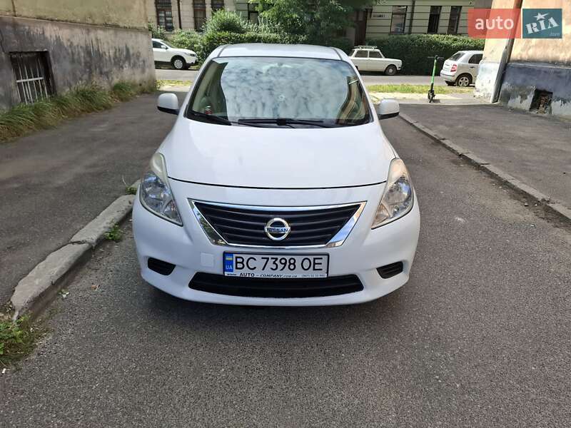 2013 nissan versa