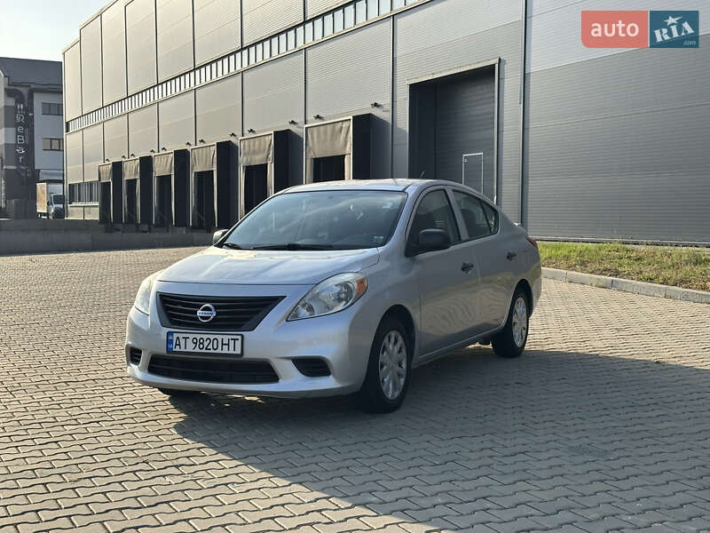 2013 nissan versa