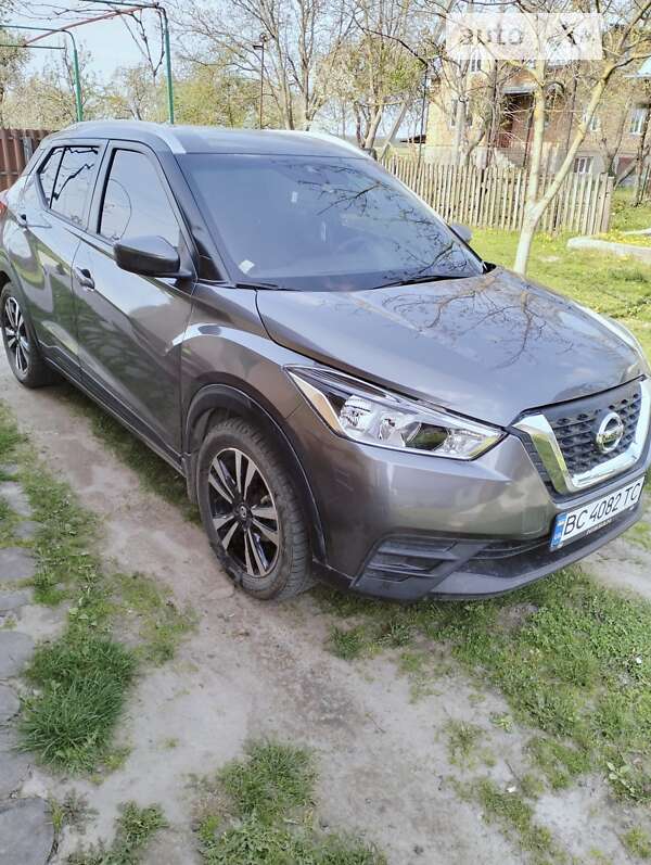 2020 nissan kicks