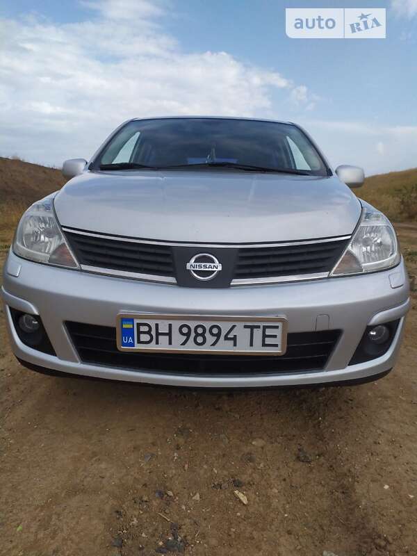 2008 nissan tiida