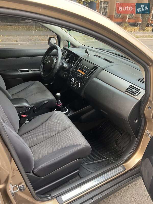 2008 nissan tiida