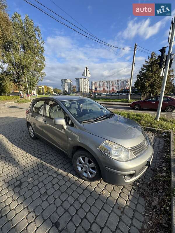 2009 nissan tiida