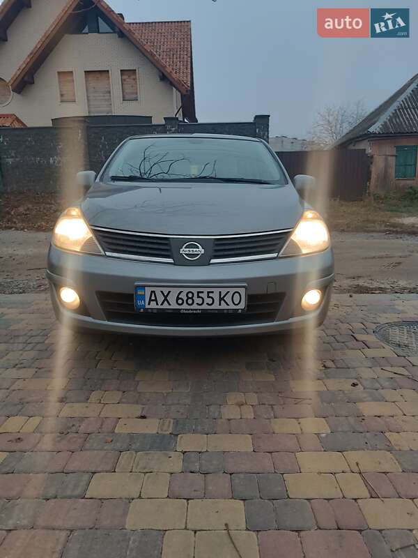 2008 nissan tiida