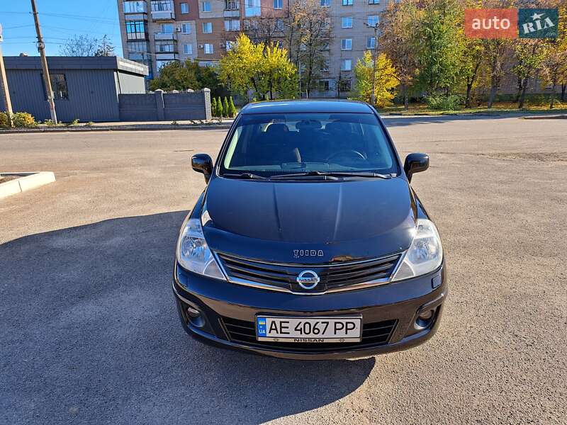 2010 nissan tiida