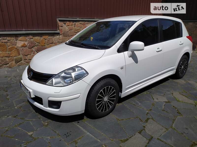 2010 nissan tiida