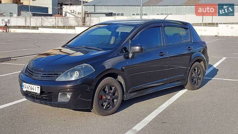 2010 nissan tiida