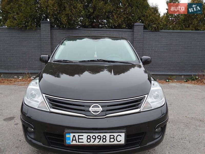 2010 nissan tiida