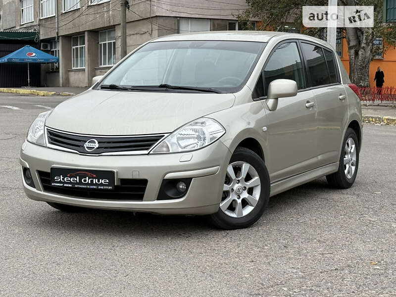2010 nissan tiida