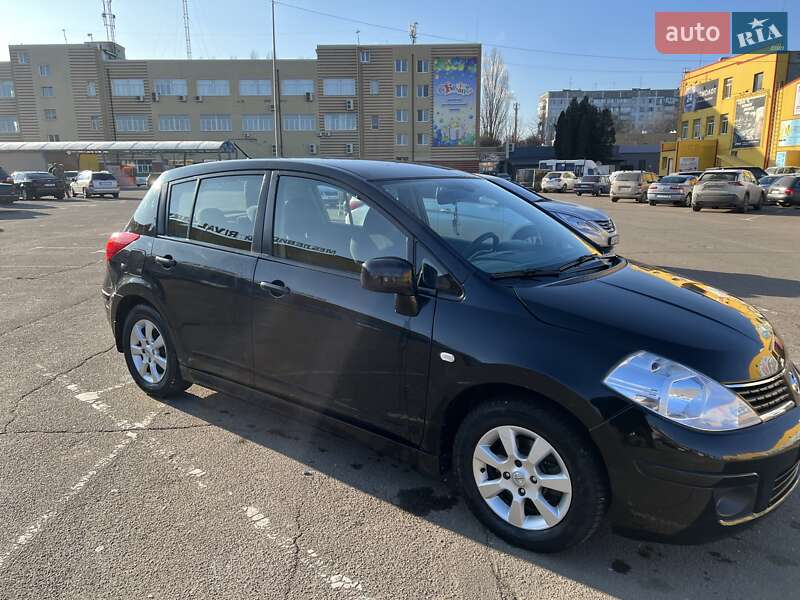 2010 nissan tiida