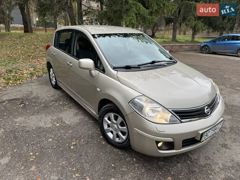 2010 nissan tiida