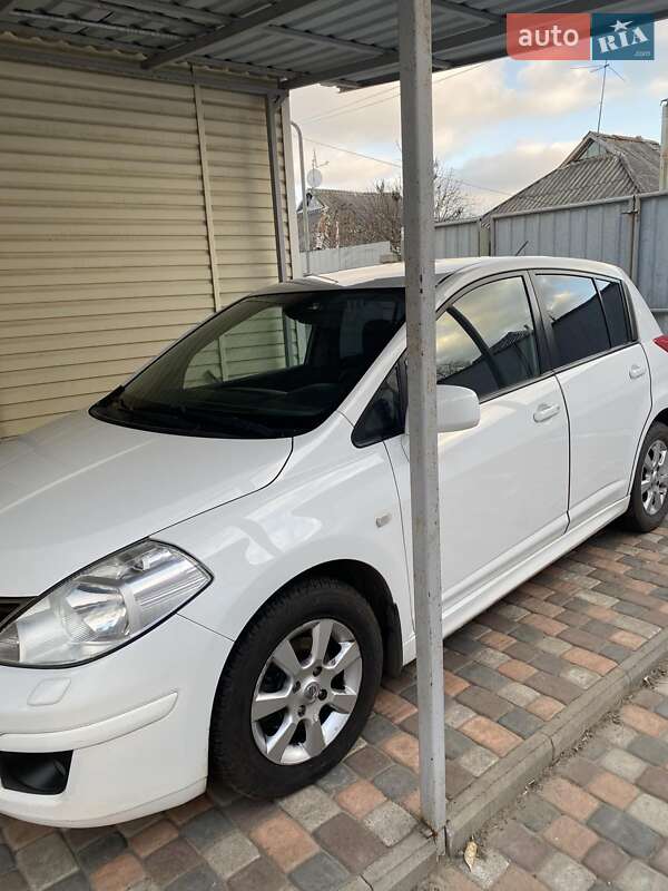 2010 nissan tiida