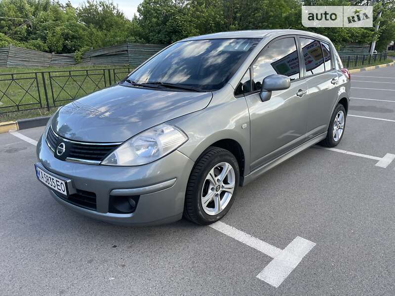 2011 nissan tiida