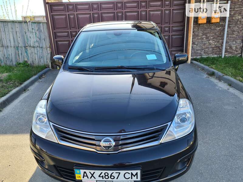 2011 nissan tiida