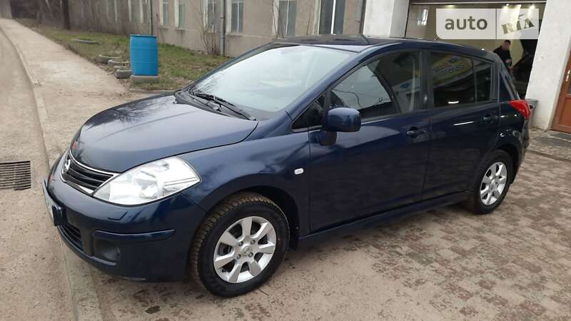 2011 nissan tiida