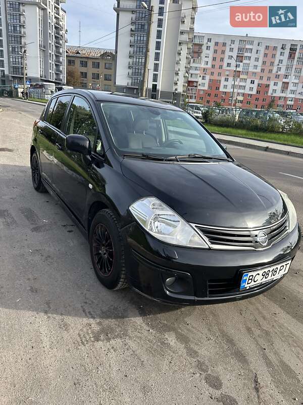 2011 nissan tiida