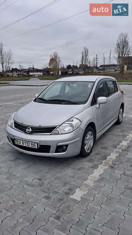 2011 nissan tiida