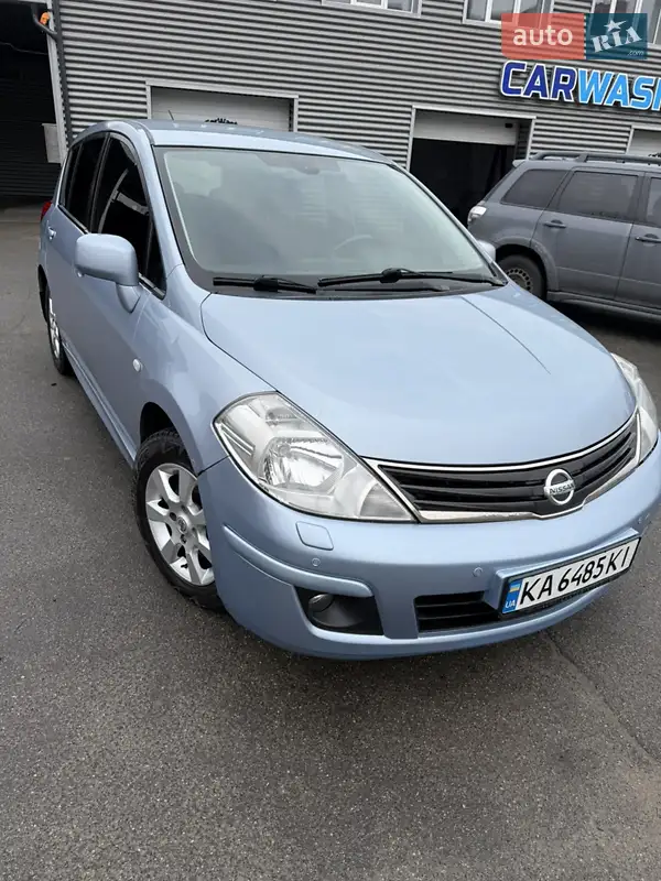 2011 nissan tiida