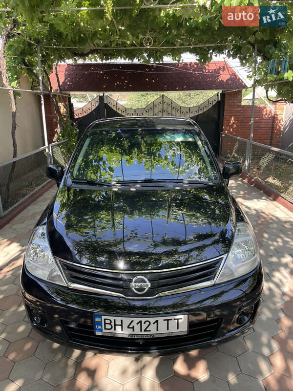 2011 nissan tiida