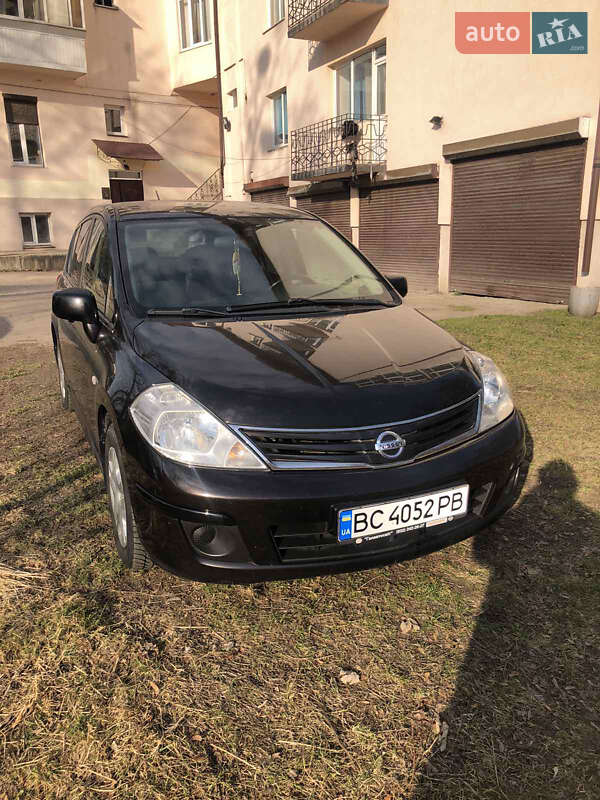 2011 nissan tiida