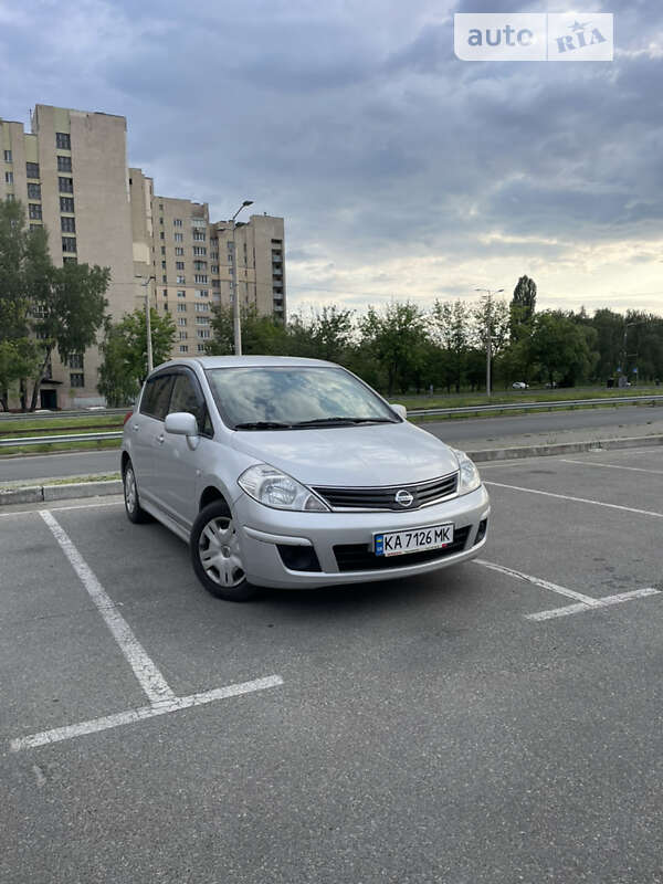2012 nissan tiida