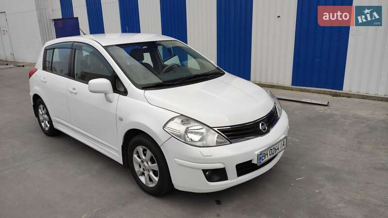 2012 nissan tiida
