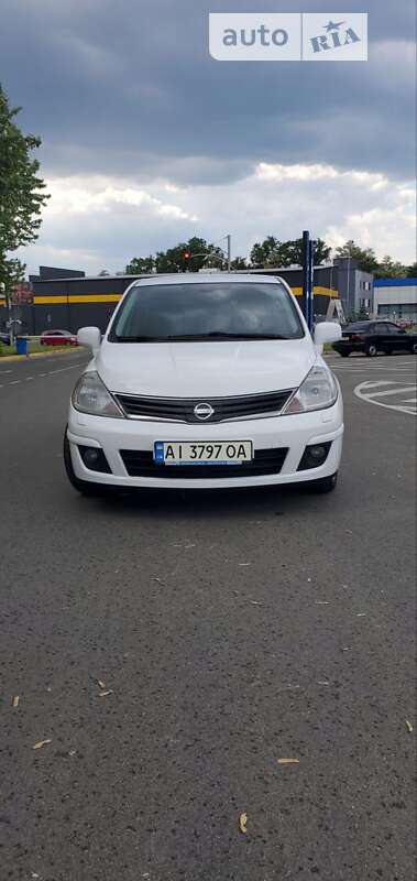 2012 nissan tiida