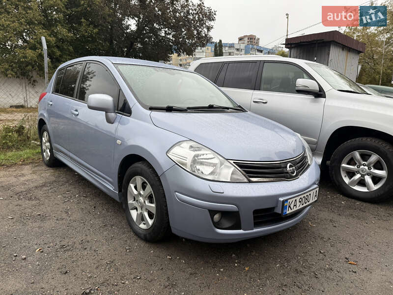 2012 nissan tiida