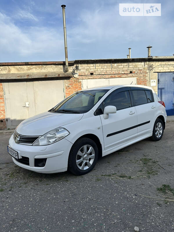 2012 nissan tiida
