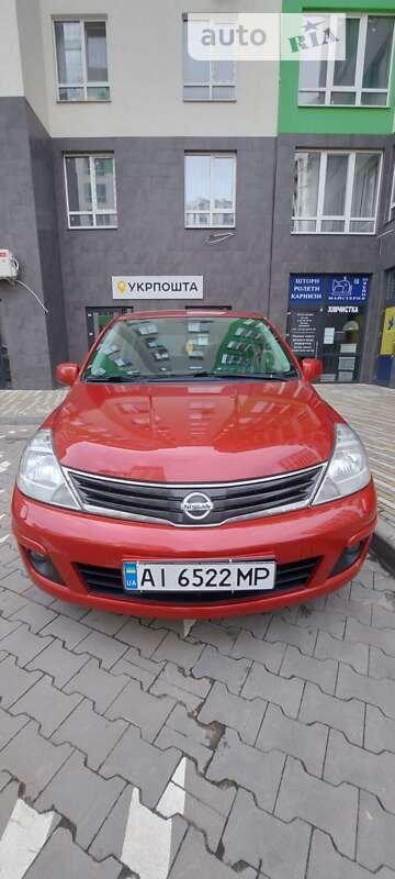 2012 nissan tiida