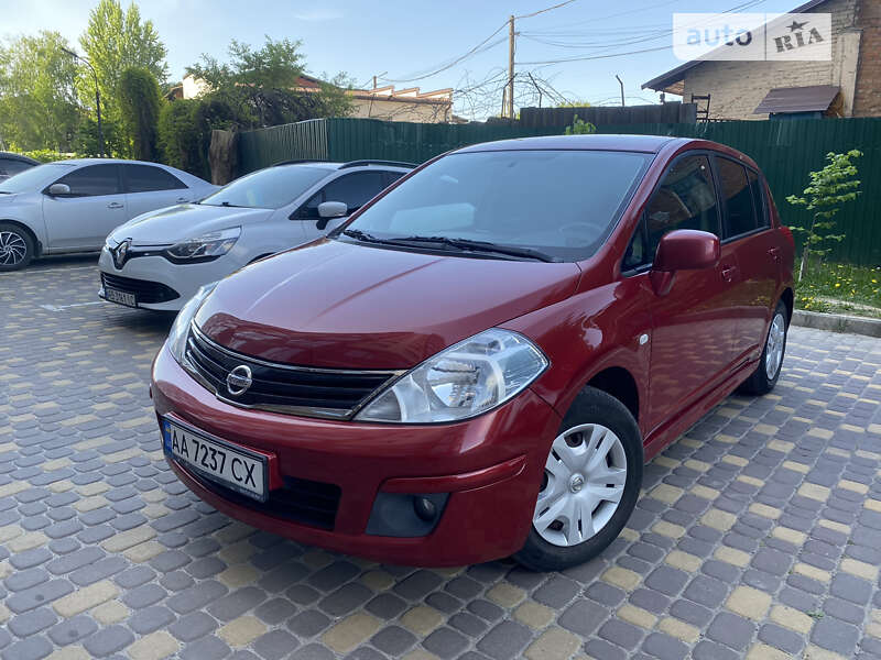 2012 nissan tiida
