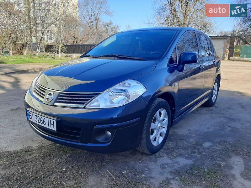 2012 nissan tiida