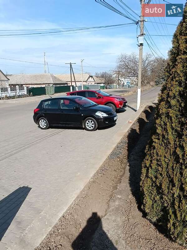 2012 nissan tiida