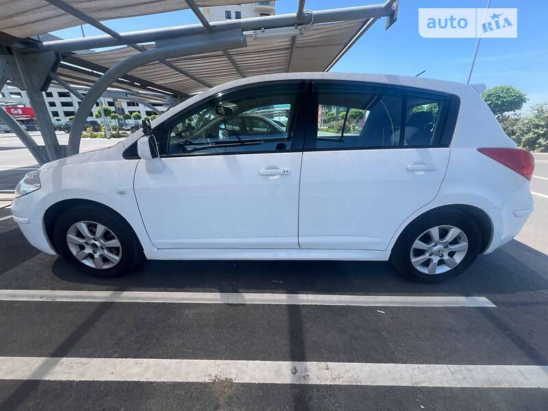 2012 nissan tiida