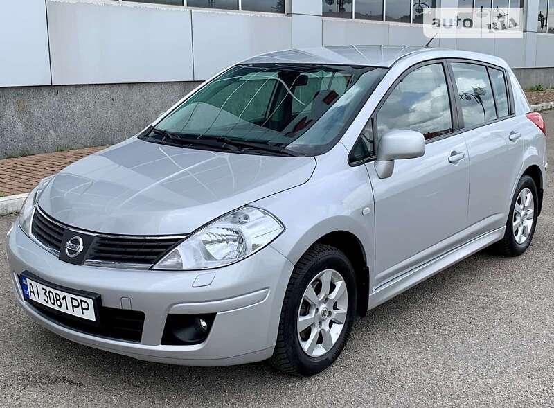 2012 nissan tiida
