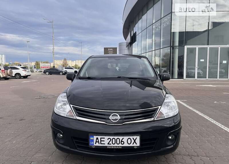 2012 nissan tiida