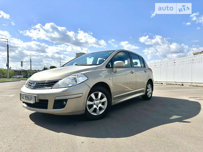 2012 nissan tiida