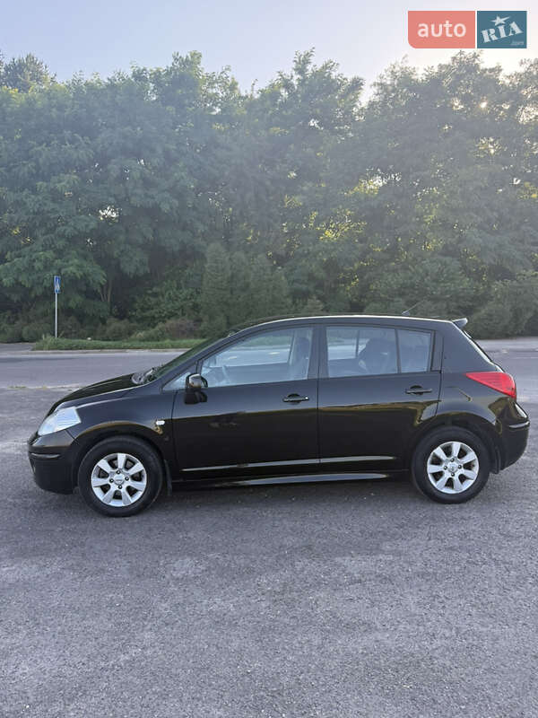 2012 nissan tiida