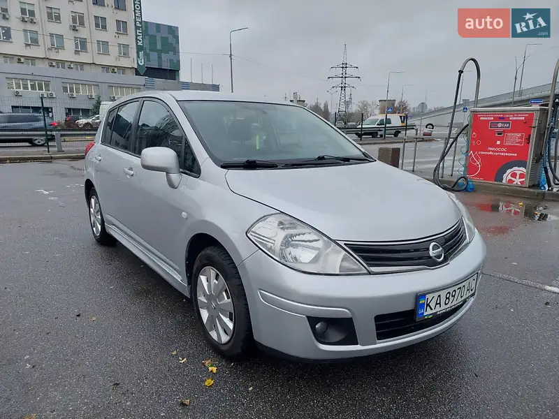 2012 nissan tiida