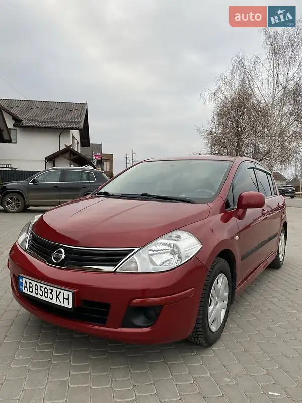 2013 nissan tiida