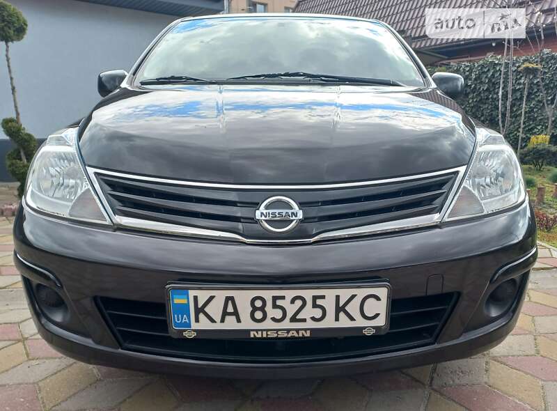2013 nissan tiida