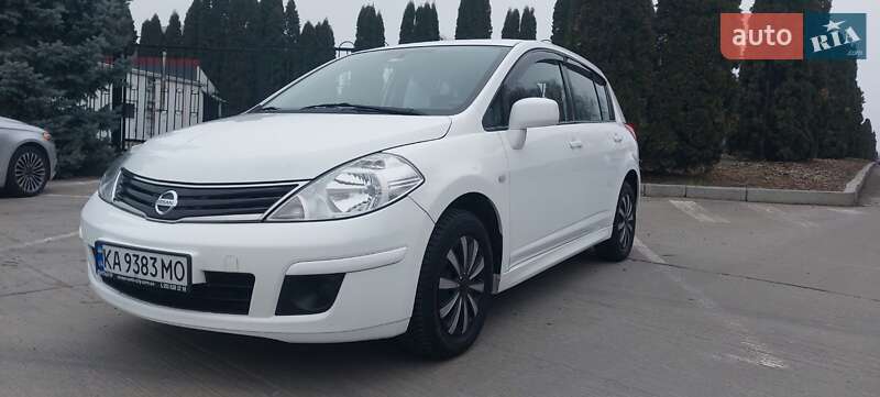 2013 nissan tiida